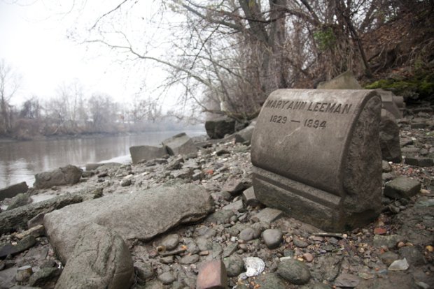 R.I.P. tide along the Delaware River Article